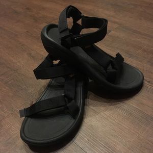 Teva Women’s Hurricane XLT2 Black Sandal size 9